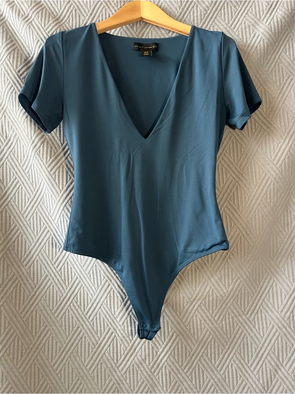 House of Harlow 1960 Teal V-Neck Short Sleeve Bodysuit